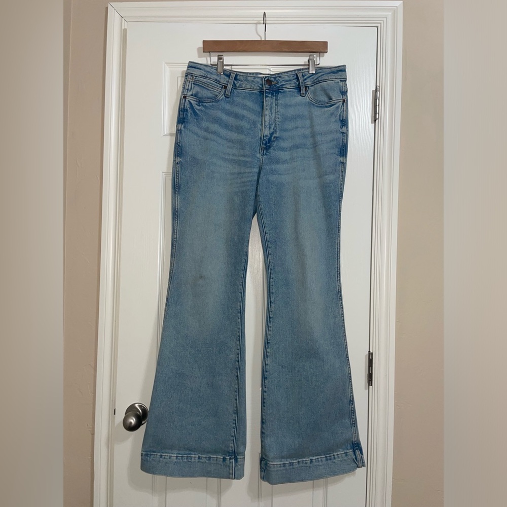 Wrangler Retro Women’s Jeans 32 X 32
Light Wash
High Rise
Trouser Leg